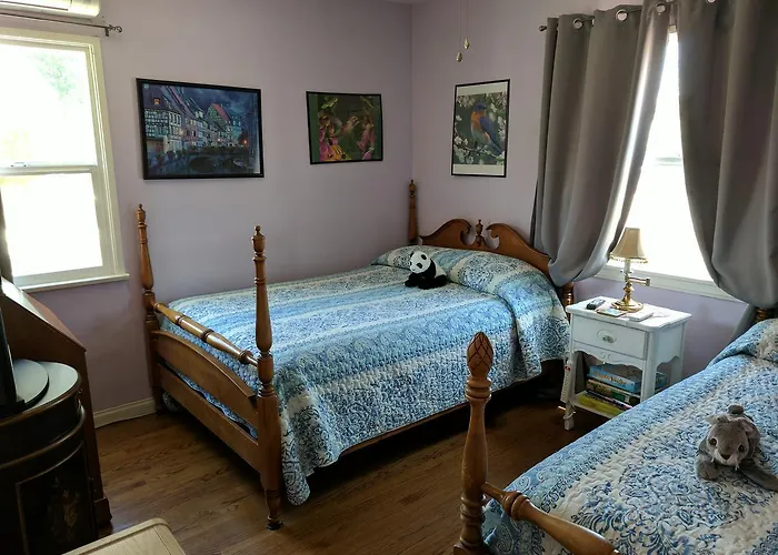 Goldfinger\'S Get Away Bed And Breakfast