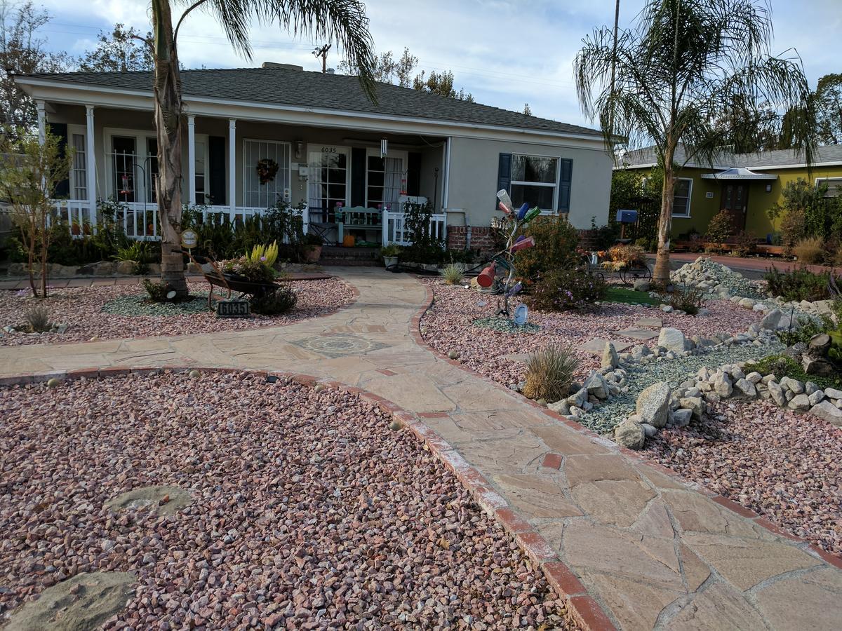 Goldfinger's Get Away Bed & Breakfast Los Angeles