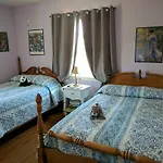 Goldfinger\'S Get Away Bed And Breakfast